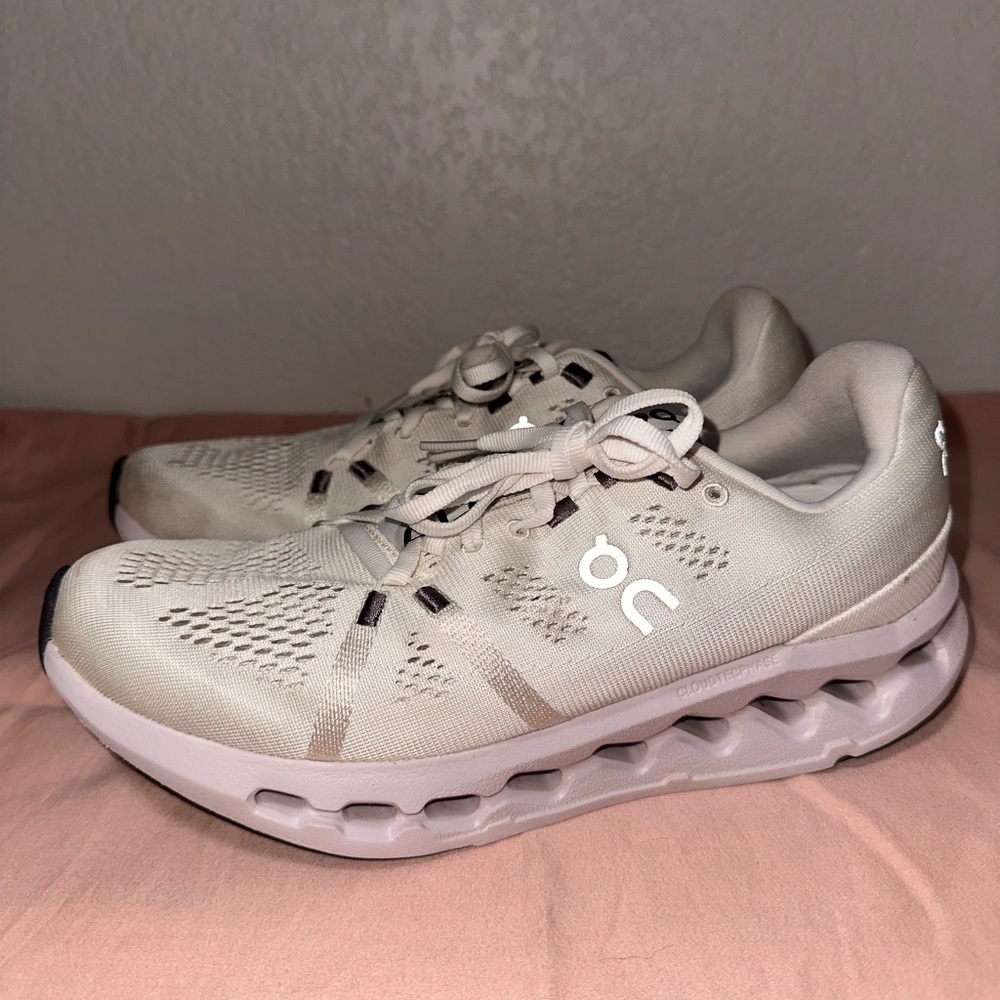On Cloudsurfer Women’s Size 9 White/Frost Tennis Shoes